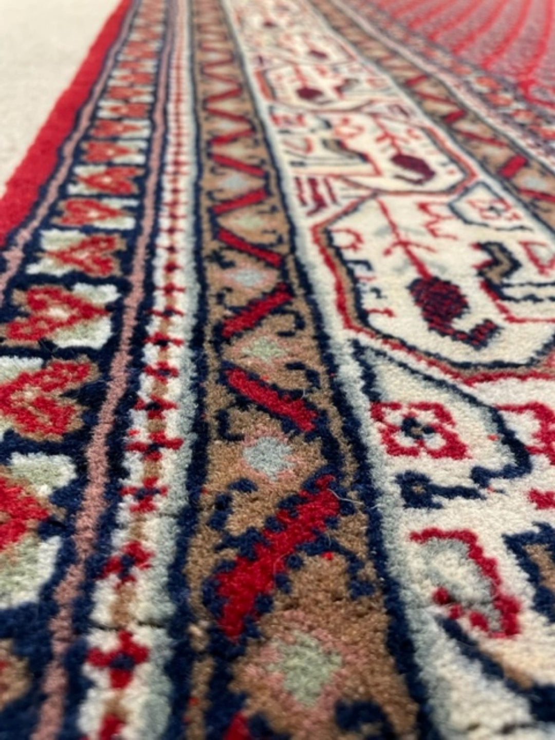 Handmade Persian Wool Area Rugs in Litchi(strawberry) design for Living room & Bedroom, in red & off white cream color